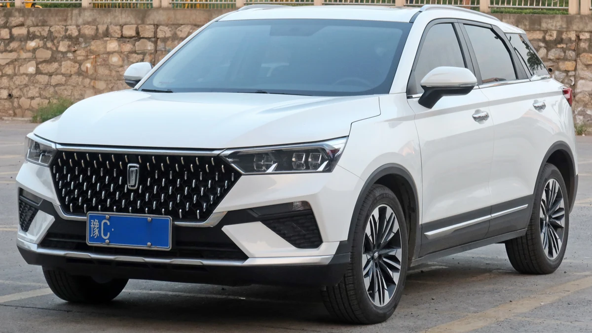 FAW Bestune T77 в 2026 году: цены, комплектации и мультимедиа